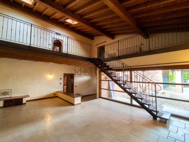 Case e ville in vendita di 367 m² in Via Martiri Liberta, 23