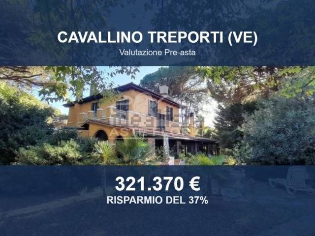 Case e ville in vendita di 368 m² in Via Fausta, 49