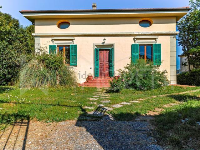 Case e ville in vendita di 368 m² in Via Parrana San Martino