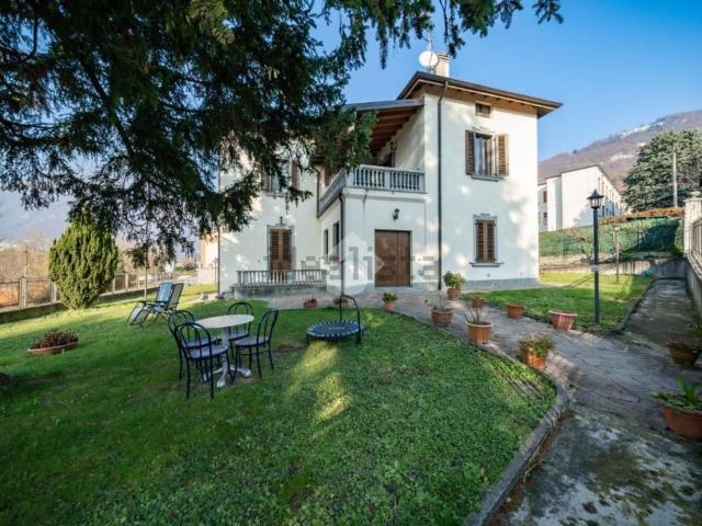 Case e ville in vendita di 368 m² in Viale Rimembranze, 6