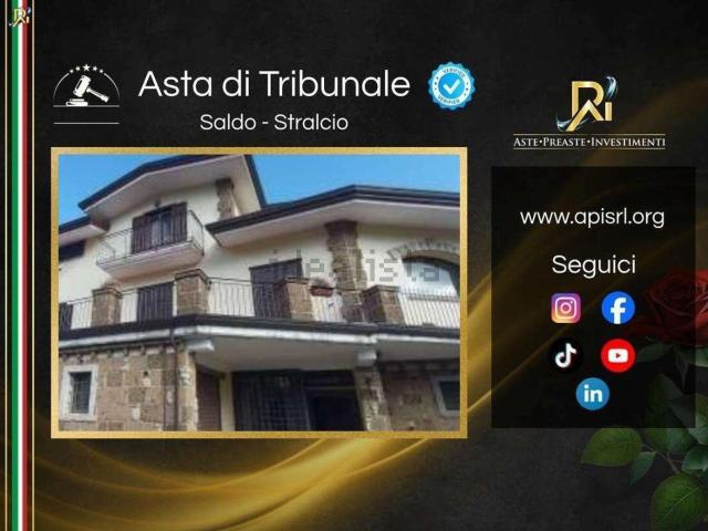 Case e ville in vendita di 369 m² in Via Annarumma