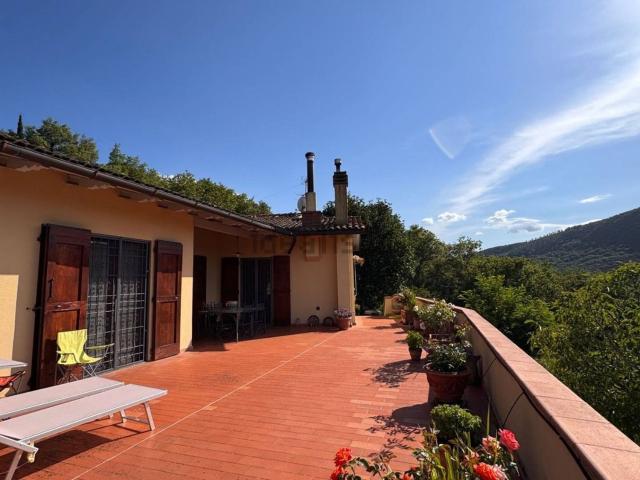 Case e ville in vendita di 369 m² in Via di Faltugnano
