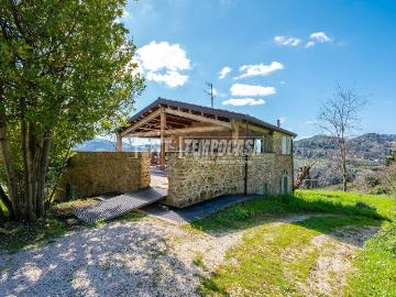 Case e ville in vendita di 369 m² in Via Rontana, 73