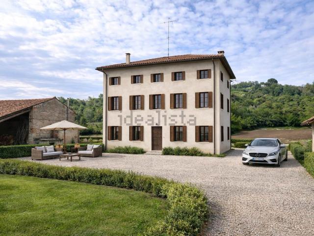 Case e ville in vendita di 370 m²