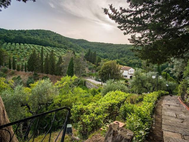 Case e ville in vendita di 370 m²