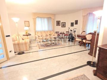 Case e ville in vendita di 370 m²
