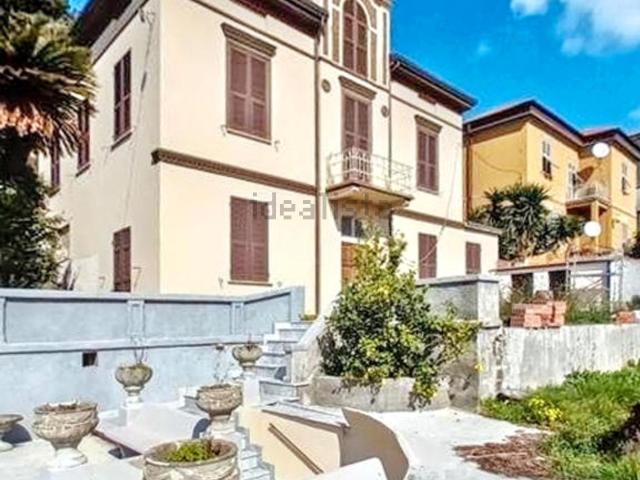 Case e ville in vendita di 370 m²