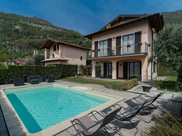 Case e ville in vendita di 370 m²