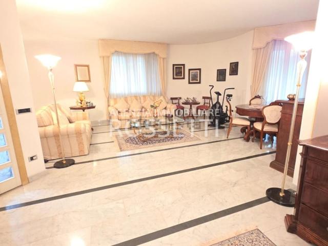 Case e ville in vendita di 370 m²