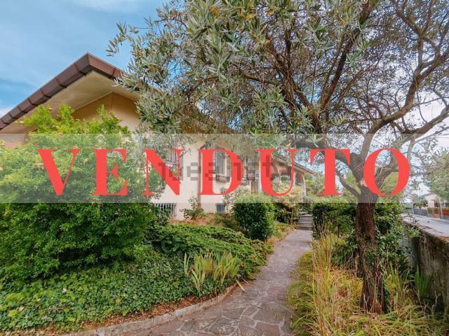 Case e ville in vendita di 370 m² in Via Abate Jacopo Cavalli, 7
