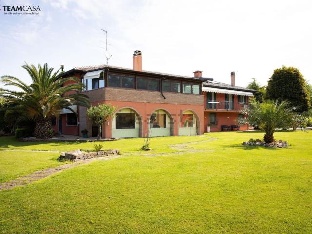 Case e ville in vendita di 370 m² in Via Aleardo Aleardi