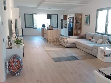 Case e ville in vendita di 370 m² in Via Goffredo Mameli, 1