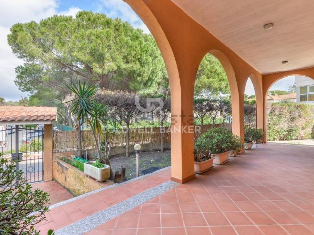 Case e ville in vendita di 370 m² in Via Giacomo Puccini