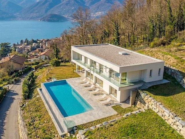Case e ville in vendita di 370 m² in Via Giovanni Galeazzi