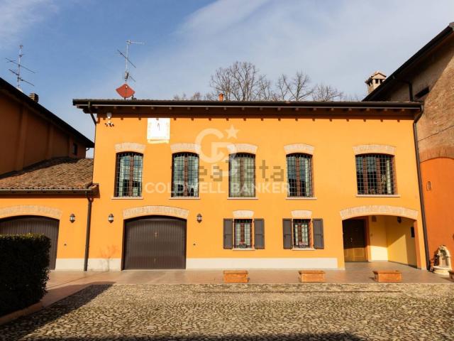 Case e ville in vendita di 370 m² in Via Guidelli, 37