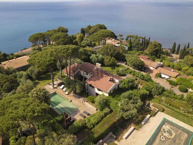 Case e ville in vendita di 370 m² in Strada del Pianone