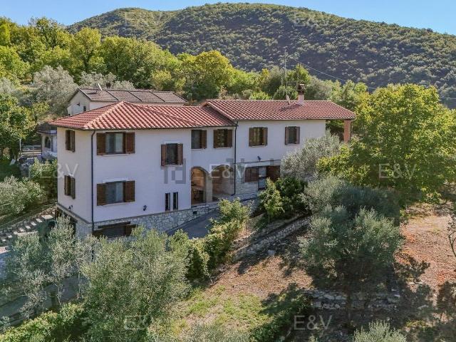 Case e ville in vendita di 370 m² in Via della Fontana