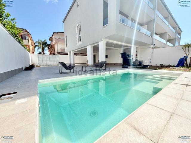 Case e ville in vendita di 370 m² in Via delle Margherite