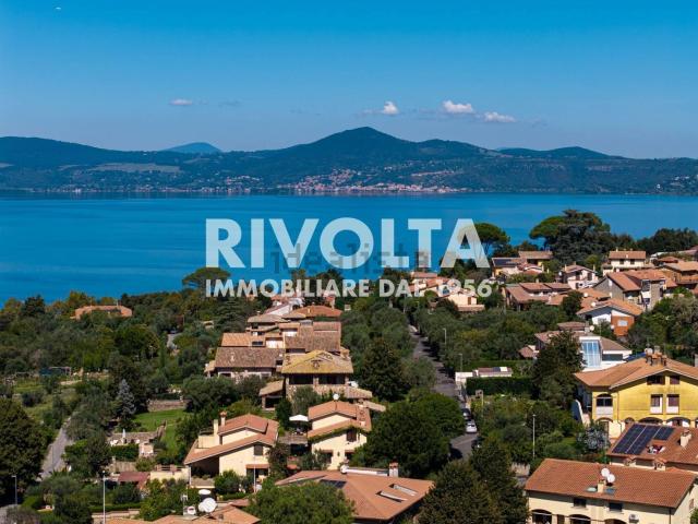 Case e ville in vendita di 370 m² in Via delle Margherite 3/b