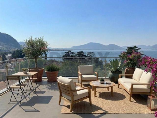 Case e ville in vendita di 370 m² in Via Montecolo, 9