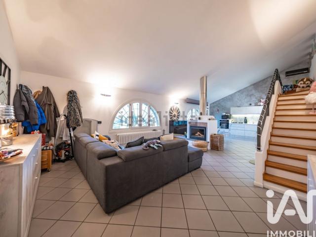 Case e ville in vendita di 370 m² in Via Madonna della Neve, 82