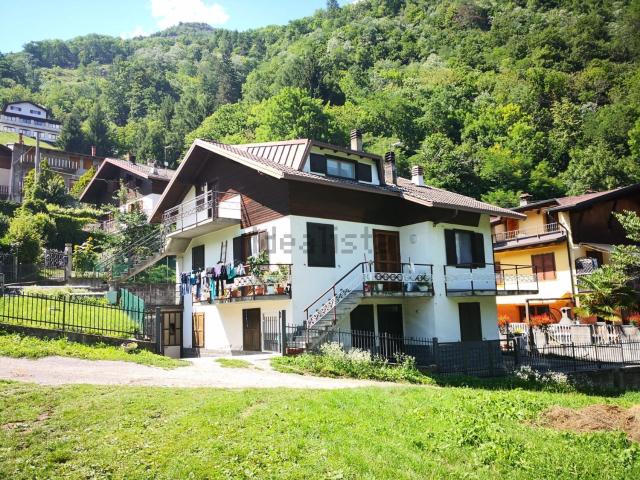 Case e ville in vendita di 370 m² in Via Nembra