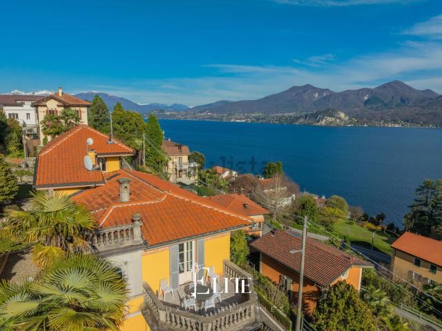 Case e ville in vendita di 370 m² in Via Sant&apos Anna, 27