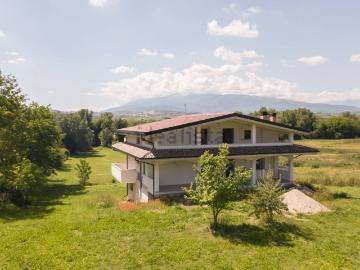 Case e ville in vendita di 370 m² in Via Sibilla Aleramo