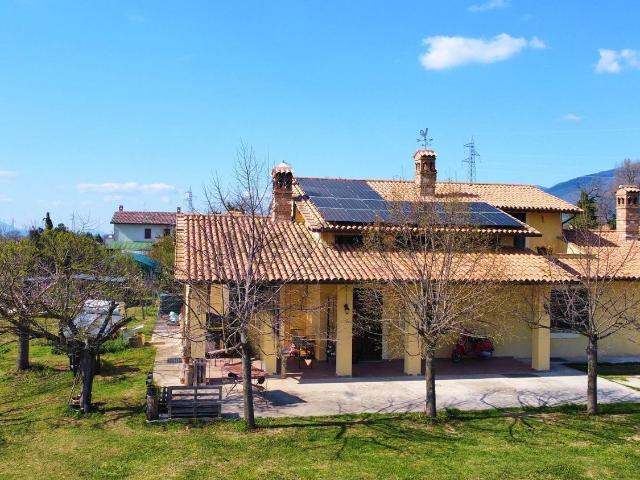 Case e ville in vendita di 370 m² in Via Pastine II, 2