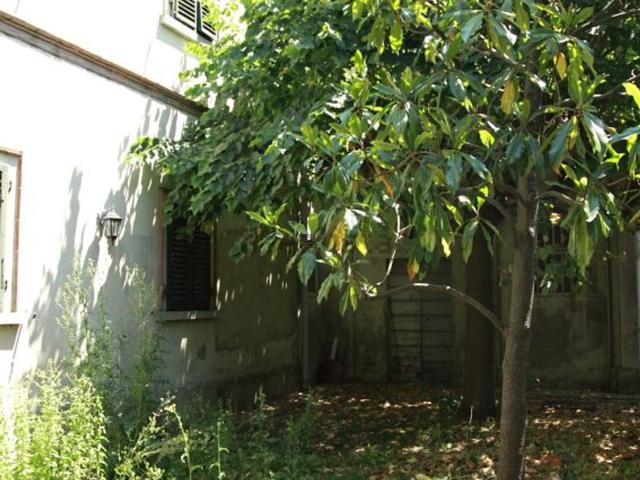Case e ville in vendita di 370 m² in Via Rotinella, 30