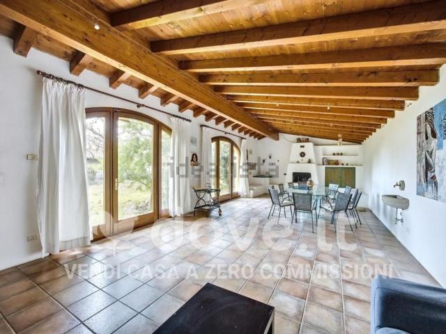 Case e ville in vendita di 370 m² in Via Roma