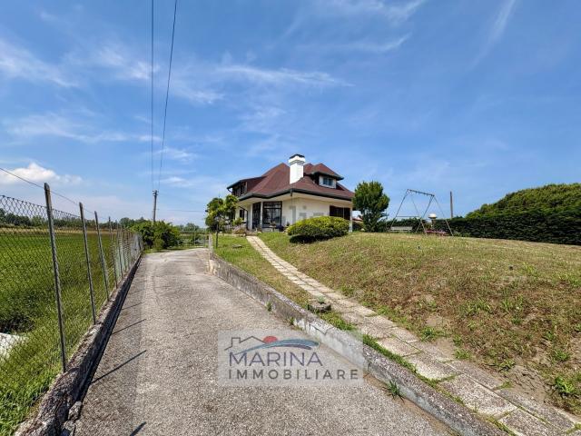 Case e ville in vendita di 370 m² in Via Rosolina Mare, 13