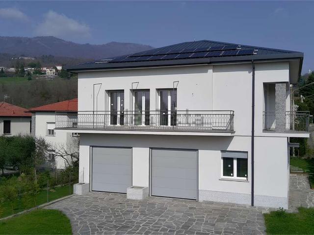 Case e ville in vendita di 370 m² in Via Rossini, 3