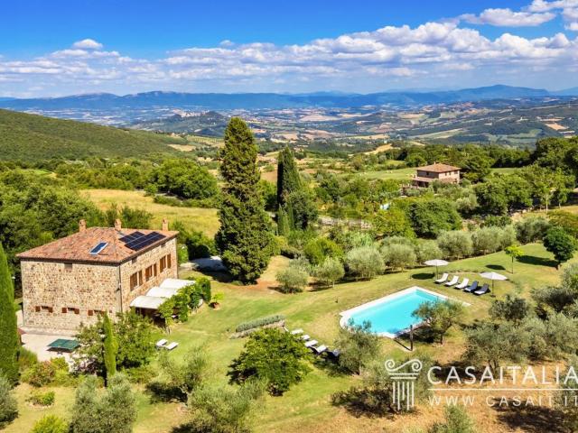 Case e ville in vendita di 370 m² in Via Torre Focolino, 67