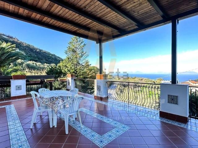 Case e ville in vendita di 370 m² in Contrada Pileci