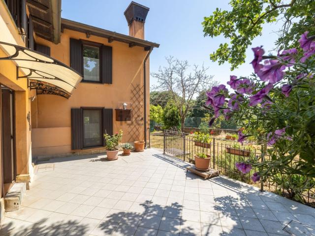 Case e ville in vendita di 370 m² in Località Aurisina, 134