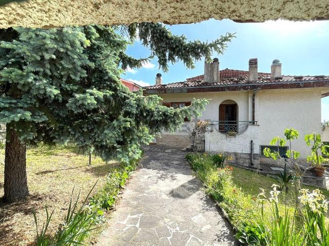 Case e ville in vendita di 370 m² in Località Cogliavicolo, 7