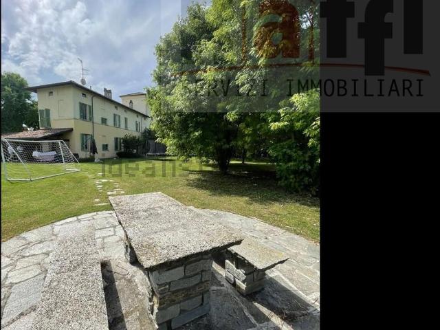 Case e ville in vendita di 370 m² in Strada Malchioda