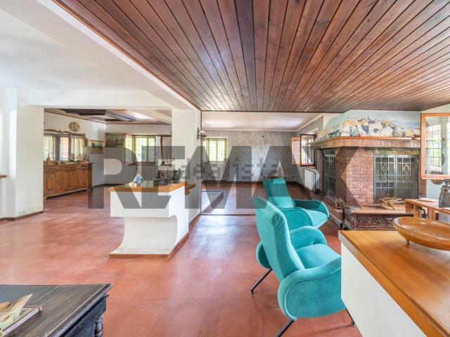 Case e ville in vendita di 370 m² in Strada Podgora, 42