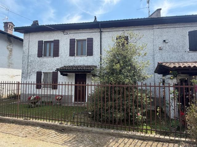 Case e ville in vendita di 370 m² in Strada Valle, 20