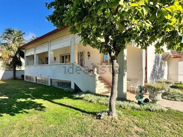 Case e ville in vendita di 371 m²