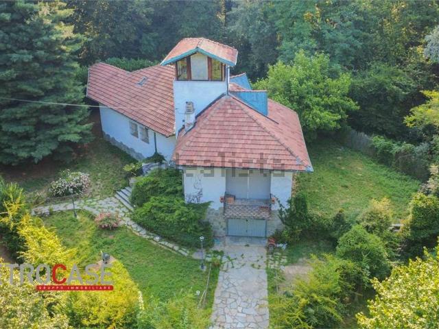 Case e ville in vendita di 371 m² in Strada Comunale di Pecetto, 248