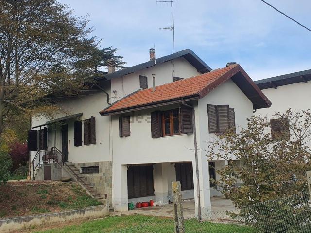 Case e ville in vendita di 371 m² in Strada Valle Tanaro, 41