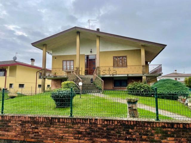 Case e ville in vendita di 372 m²