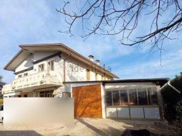 Case e ville in vendita di 372 m² in Via Colombara