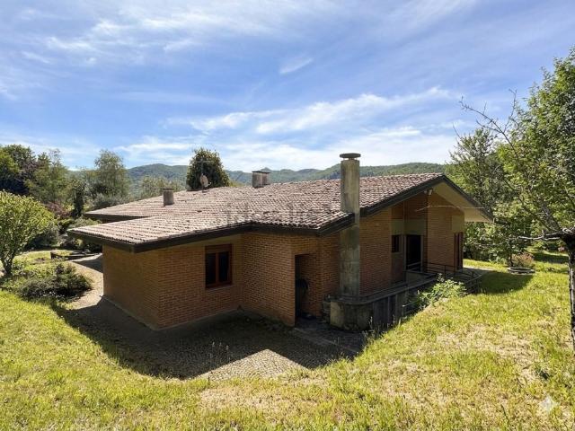 Case e ville in vendita di 372 m² in Via Algida