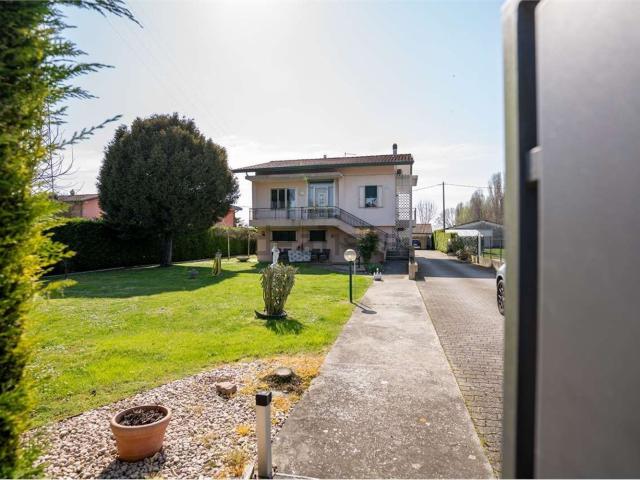 Case e ville in vendita di 372 m² in Via Piave Nuovo