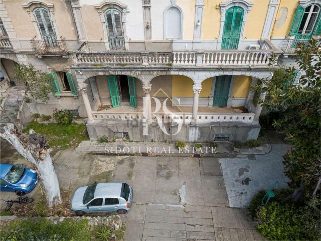 Case e ville in vendita di 372 m² in Viale Giostra, 12