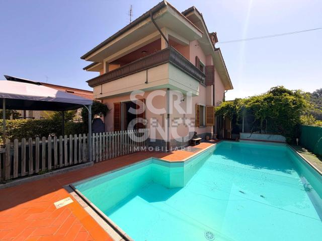 Case e ville in vendita di 373 m² in Via Camaldole e Lippi