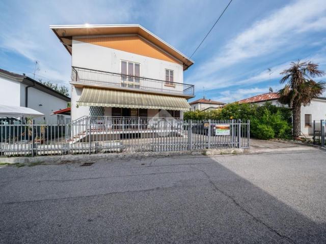 Case e ville in vendita di 373 m² in Via Massarenti, 2